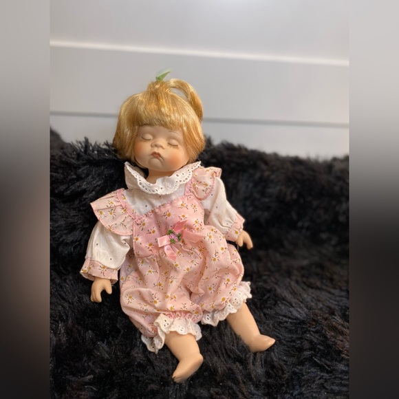 Geppeddo Pink Floral Porcelain Doll 12" Collectible Like New - Picture 8 of 8